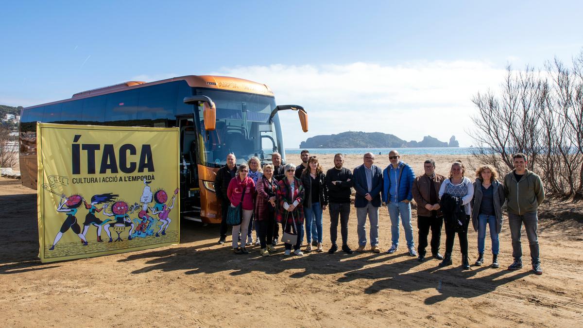 La presentació del festival Ítaca, a la platja de l'Estartit.