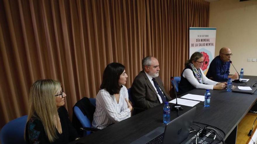 Por la izquierda, María Angélica Rodríguez, Carlamarina Rodríguez, José  Ramón Fernández Hermida, Teresa Bobes y Carlos Veiga. | Luisma Murias