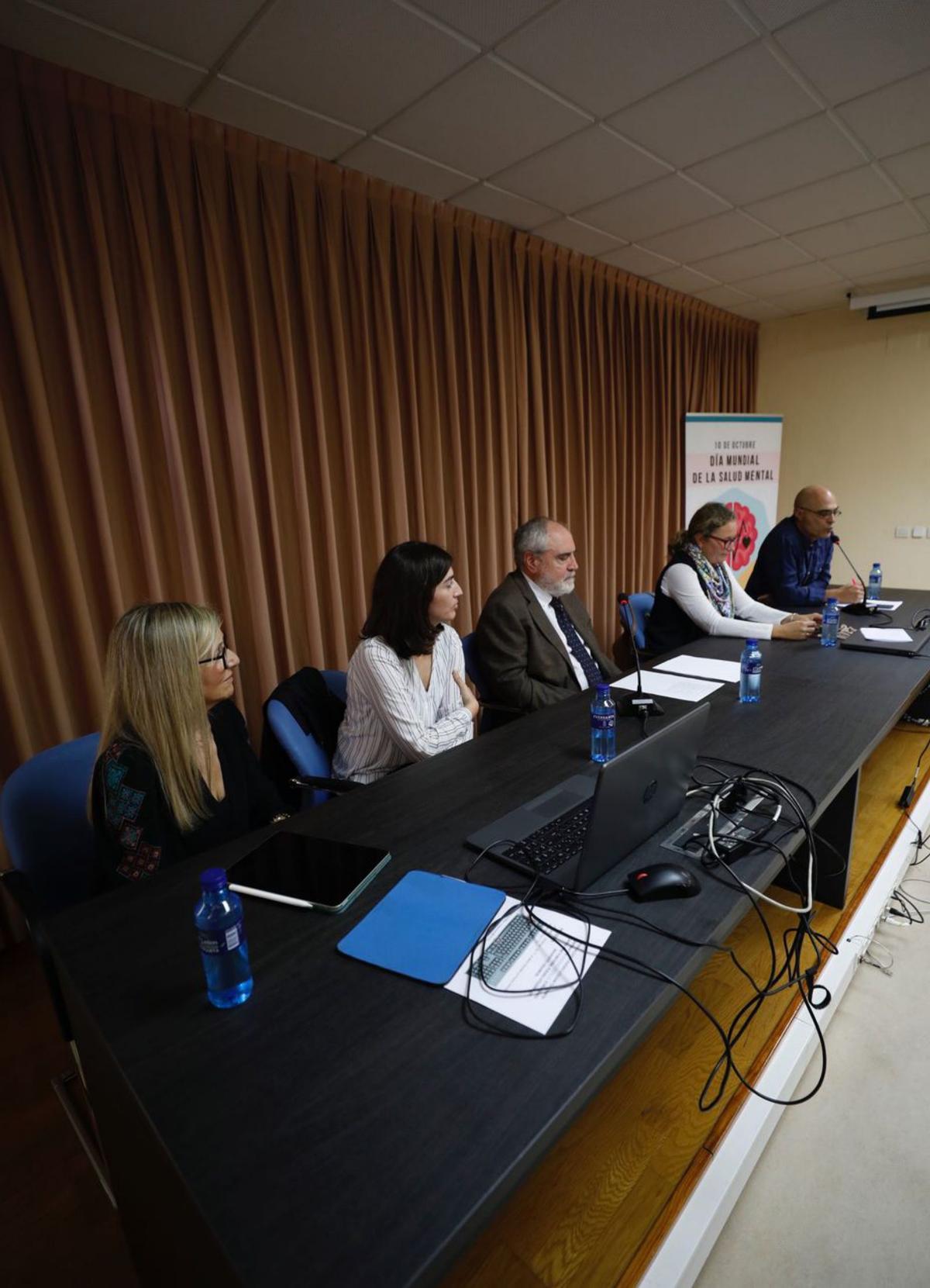 Por la izquierda, María Angélica Rodríguez, Carlamarina Rodríguez, José  Ramón Fernández Hermida, Teresa Bobes y Carlos Veiga. | Luisma Murias