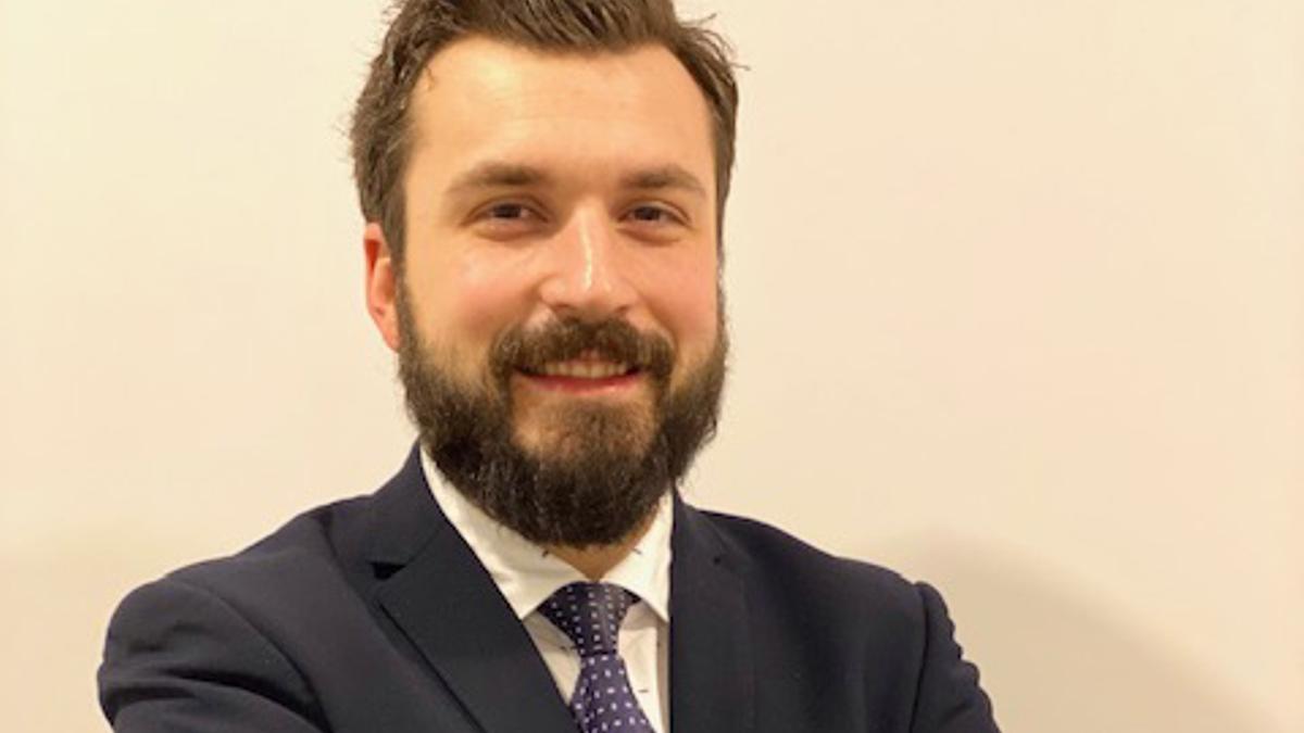 Andrés Muñoz Valdés posa en su despacho.