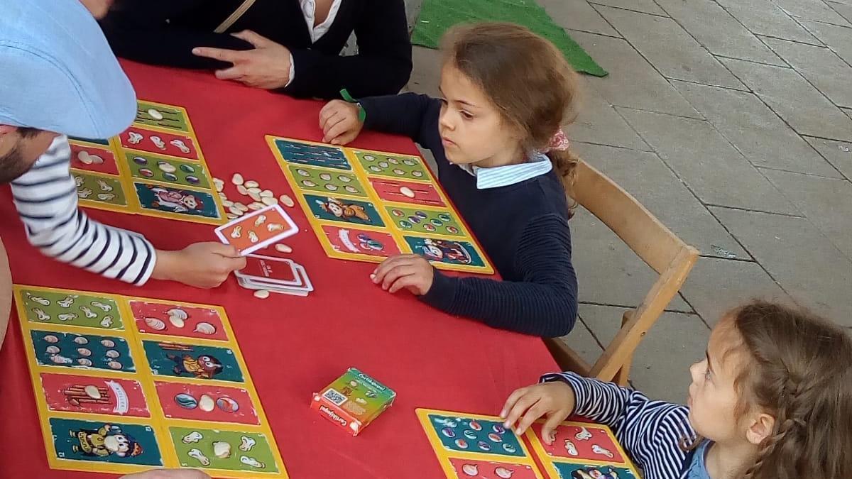 Infants a  la Fira del Joc de Berga, que organitza la Cia. de Jocs l’Anònima