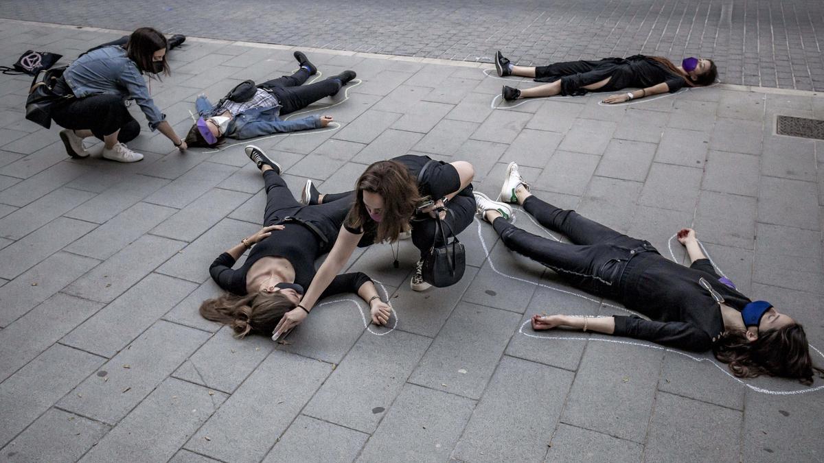 Un centenar de personas se manifiesta en Palma en contra de la violencia machista