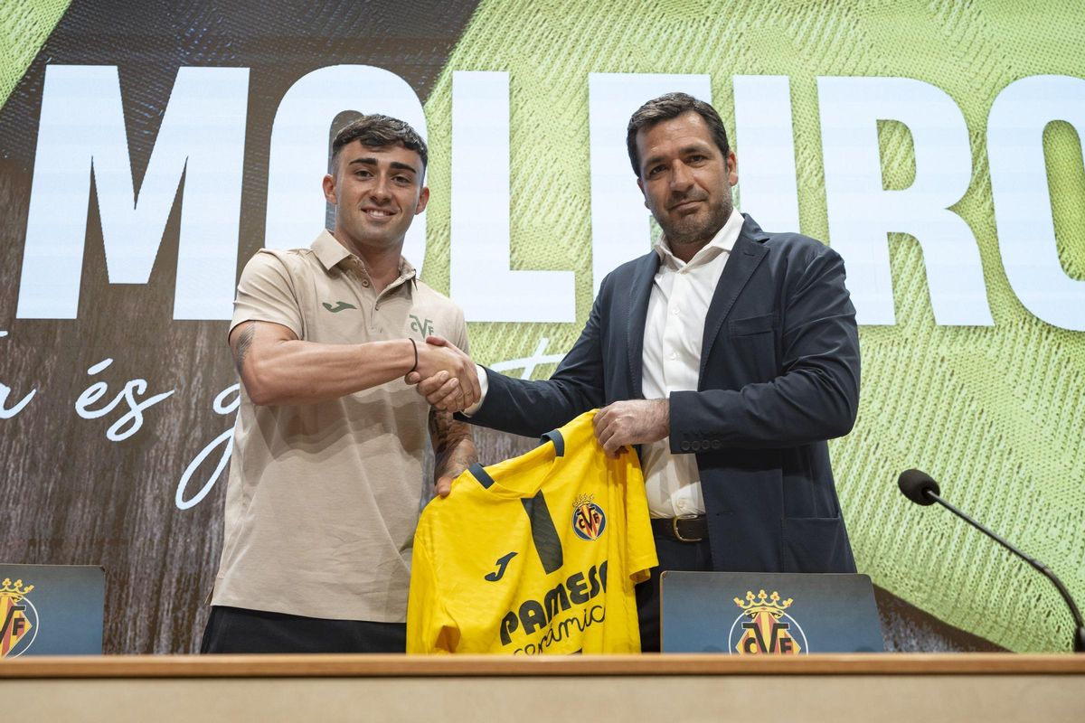 Alberto Moleiro, durante su presentación con el Villarreal.