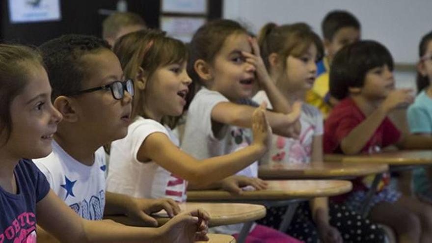 Niños y niñas durante uno de los talleres en Picassent.