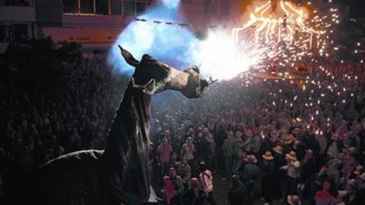 Un momento del multitudinario corre-cuita del Camell en las fiestas del año pasado.