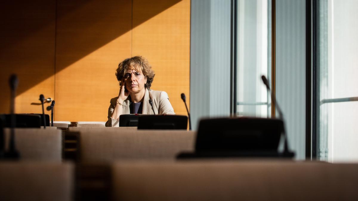 MADRID. 01.12.2021. La vicepresidenta tercera del Congreso, Gloria Elizo, en una sala del edificio del Congreso de los Diputados.