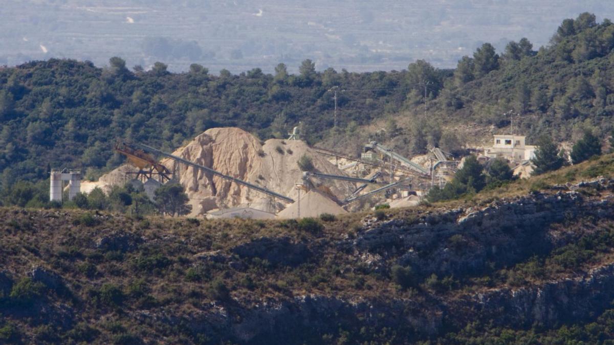 La cantera de calizas de Bellús, en una imagen de 2019.  | PERALES IBORRA