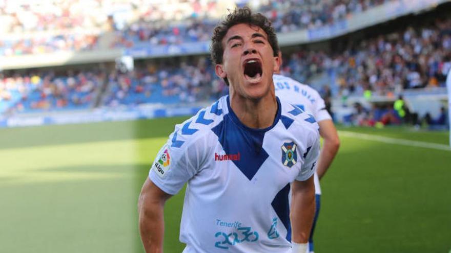 Reacción de Luis Milla, en un entrenamiento, ante la petición de unos aficionados de que se quede en el Tenerife.