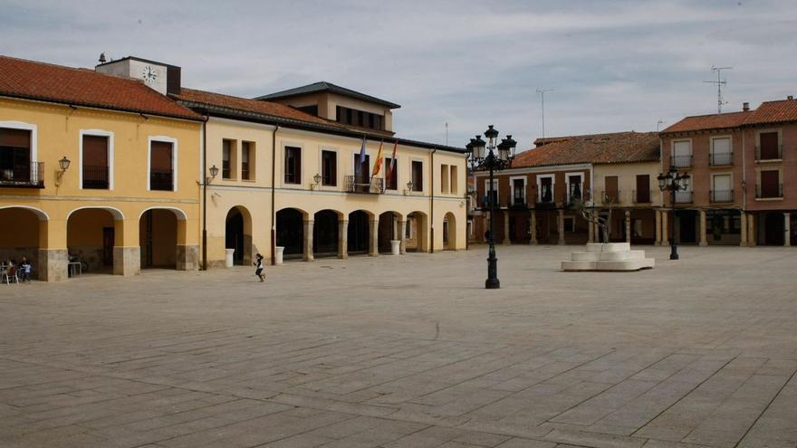 El &quot;caos&quot; en las calles de este pueblo zamorano obliga a reordenar el tráfico