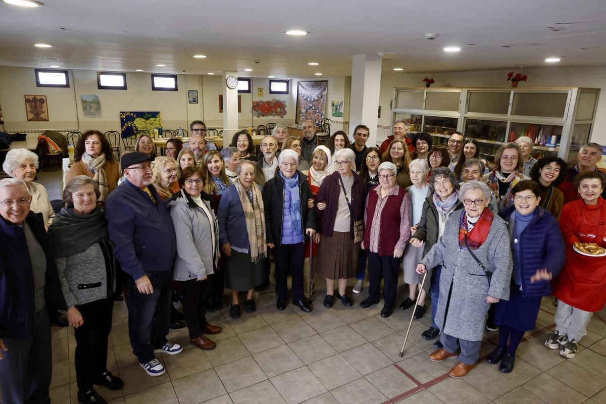 El acto de despedida del Albergue Covadonga de Gijón a las Hermanas Terciarias Capuchinas, en imágenes