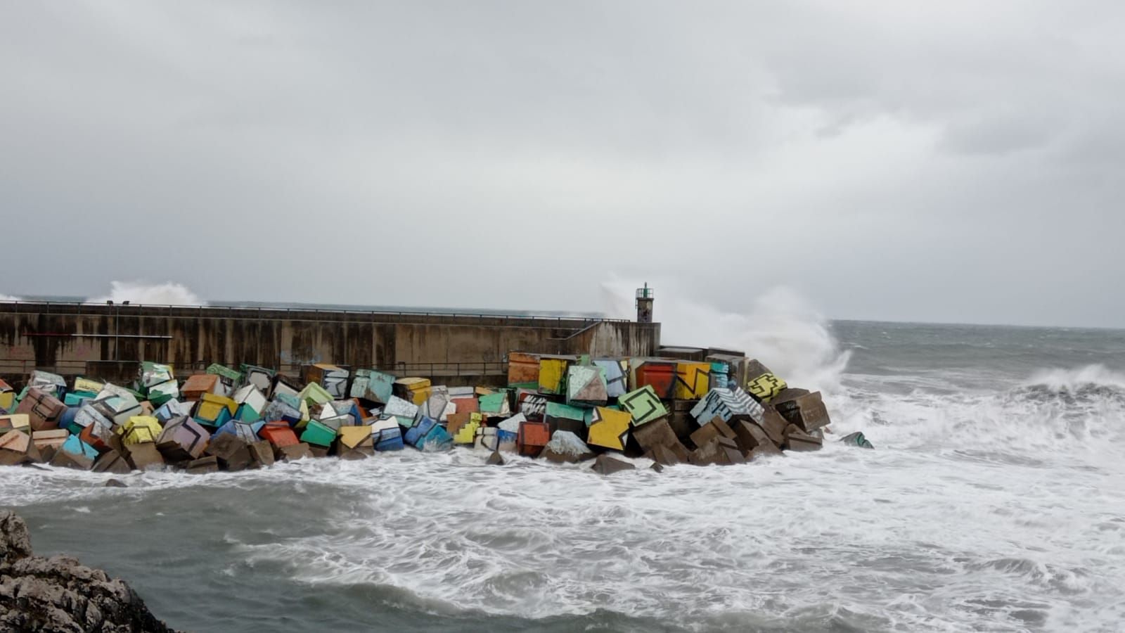 El temporal causa destrozos en Llanes