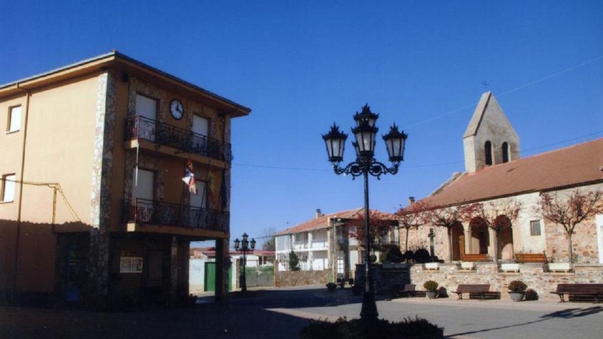 Ayuntamiento e iglesia de Faramontanos de Tábara.