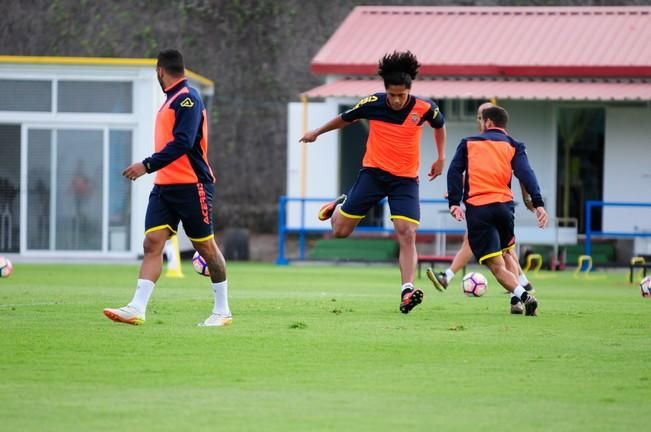 Entrenamiento de la UD Las Palmas en Barranco ...