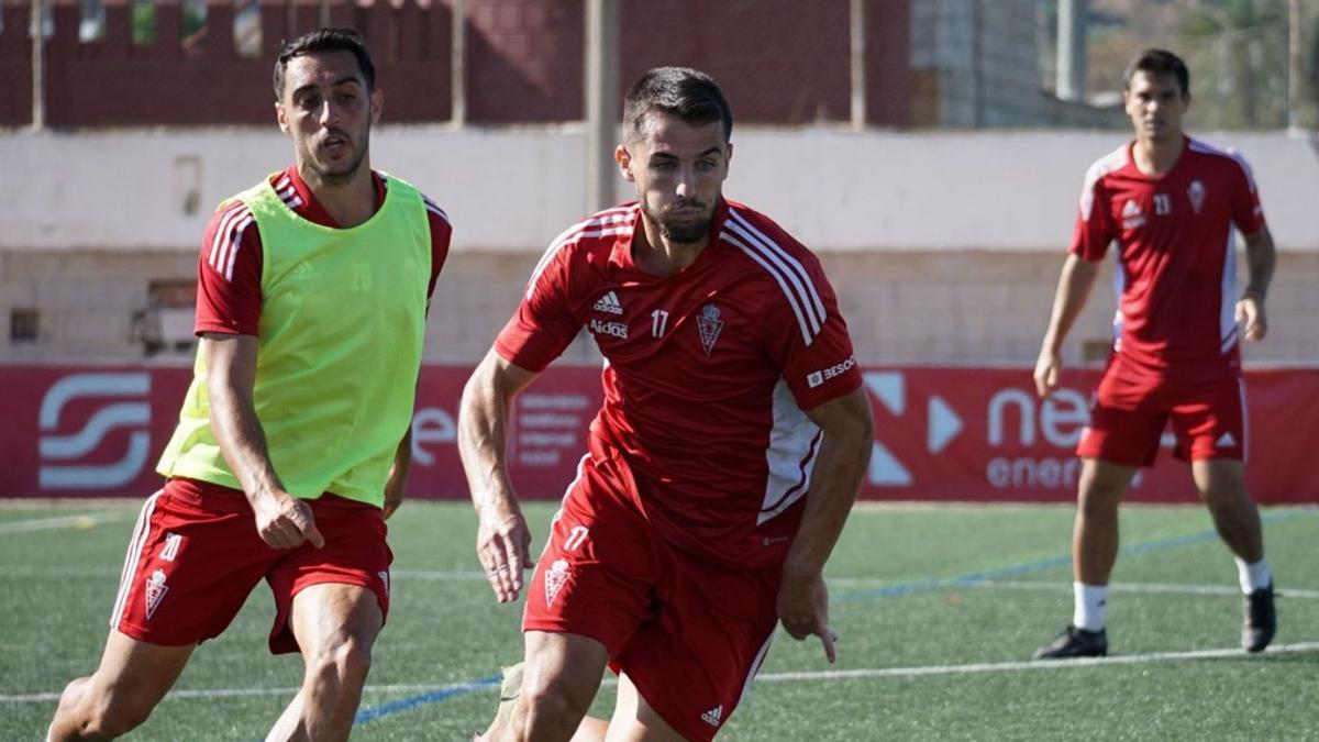 El Real Murcia prepara el encuentro de Copa en el césped artificial de El Limonar. | PRENSA REAL MURCIA CF