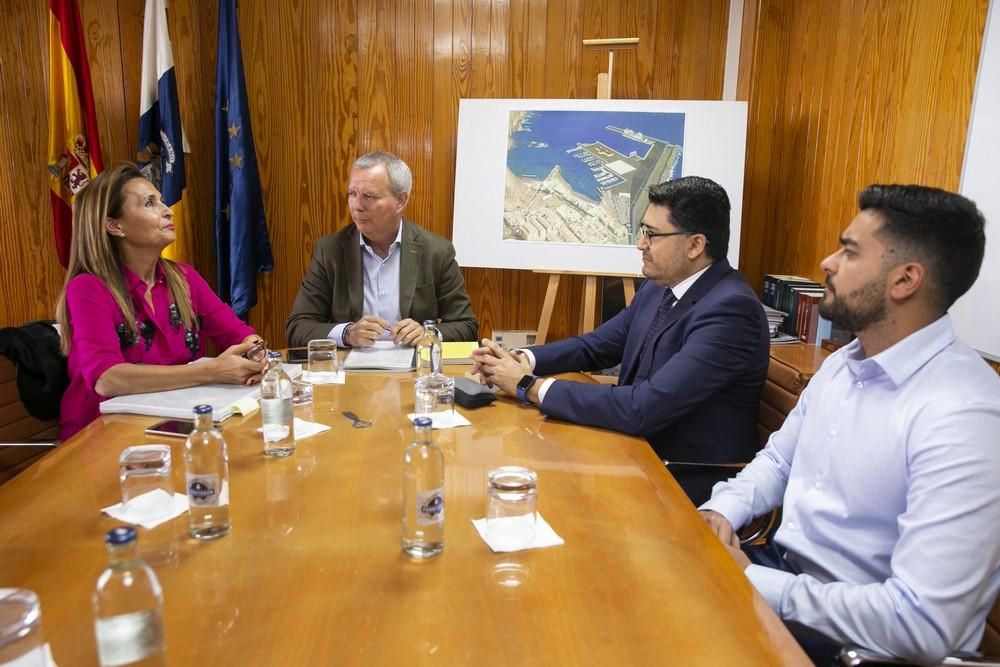 Reunión del consejero de Obras Públicas con la alcaldesa de Agaete sobre el macromuelle  Gran Canaria