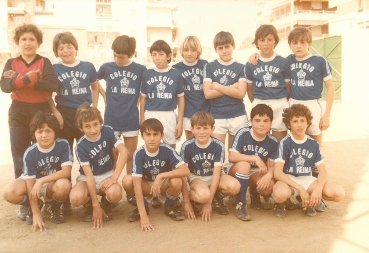 Antiguos estudiantes del centro educativo La Reina de Málaga.