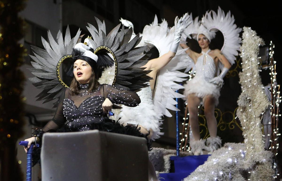 Un instante del desfile con el que ayer Lalín dijo adiós a su Entroido de 2026. | BERNABÉ/AMANDA CASTRO