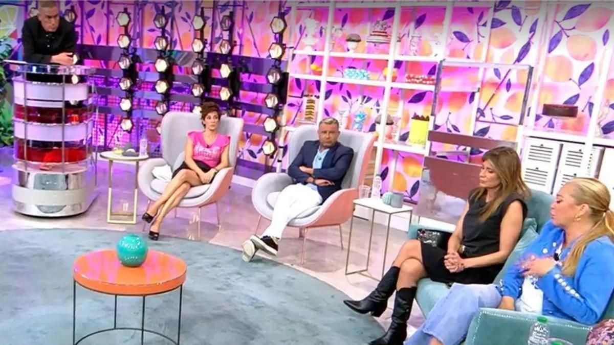 Adela González, Jorge Javier Vázquez, Gema López y Belén Esteban, durante una emisión de 'Sálvame'.