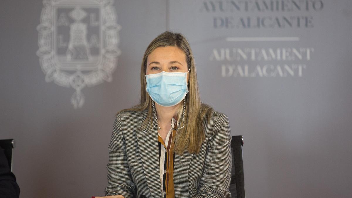 Lidia López, concejala de Hacienda, en la presentación de Presupuesto del Ayuntamiento de Alicante