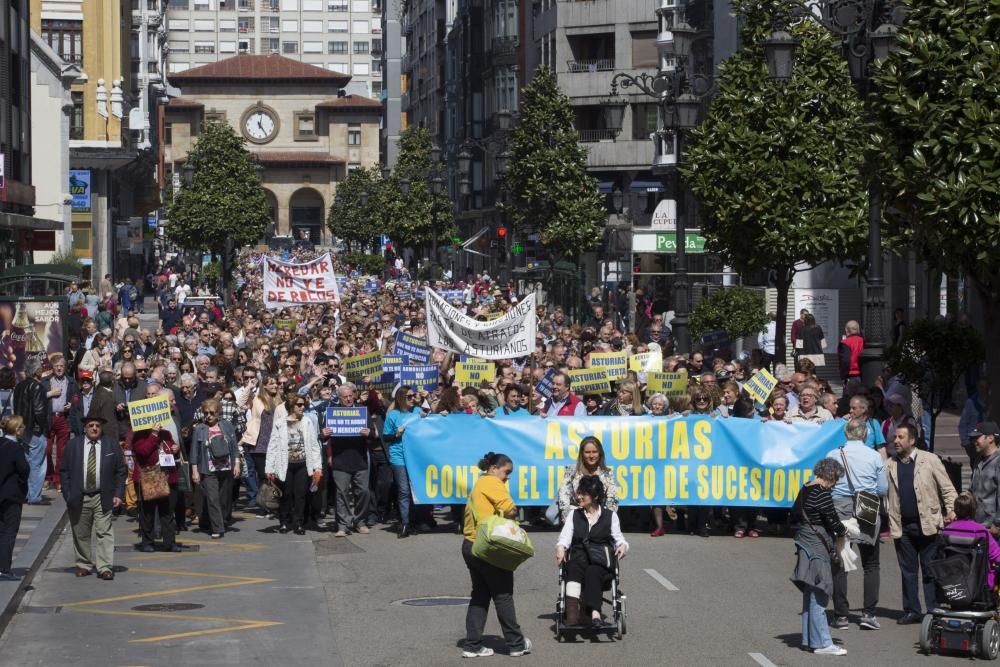 Miles de personas piden la eliminación del impuesto de sucesiones en Asturias