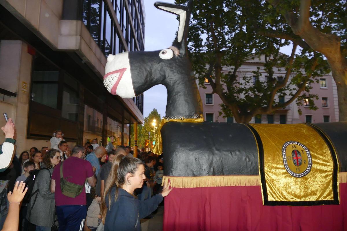 EN IMATGES | La Nit de la Cebeta més multitudinària engresca grans i petits