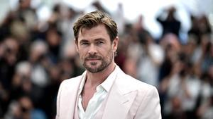 Chris Hemsworth visita un histórico comercio de Barcelona