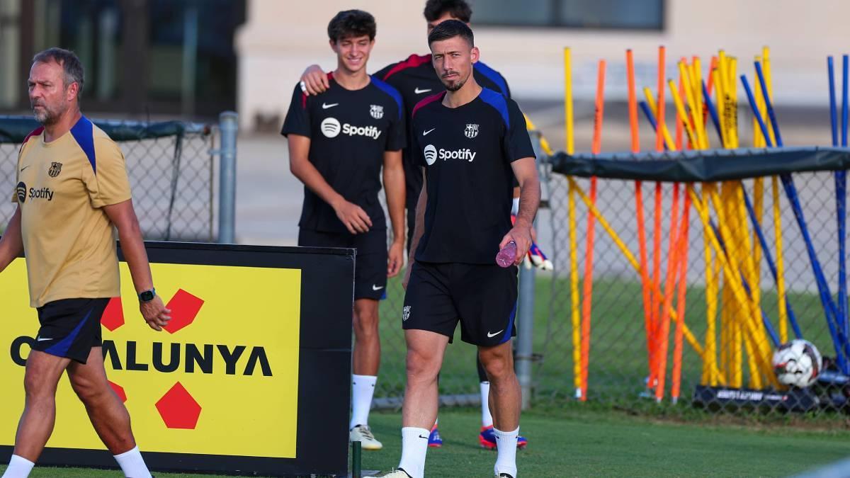 Lenglet, en una imagen de esta pretemporada junto a Flick