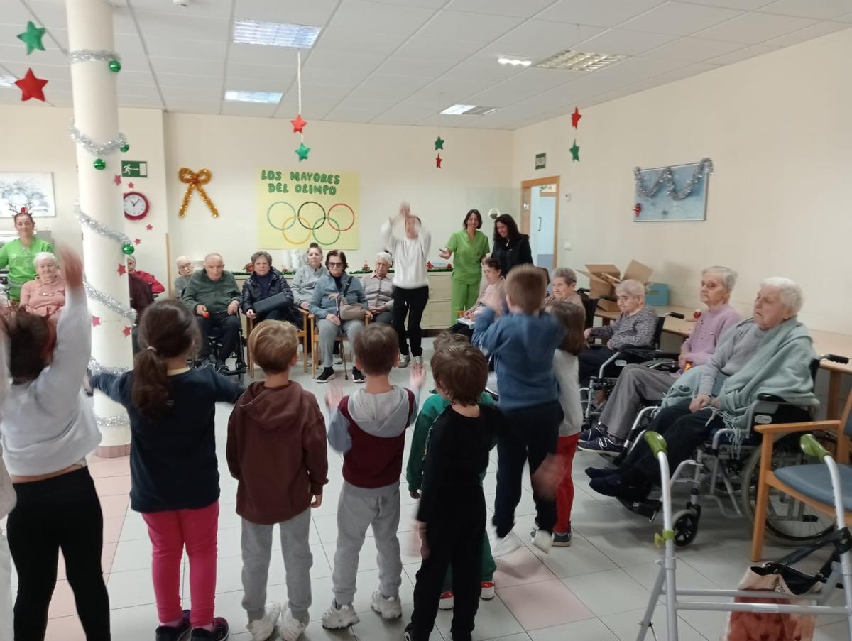 EN IMÁGENES: Así son las actividades de ocio en el centro de mayores de Salas.