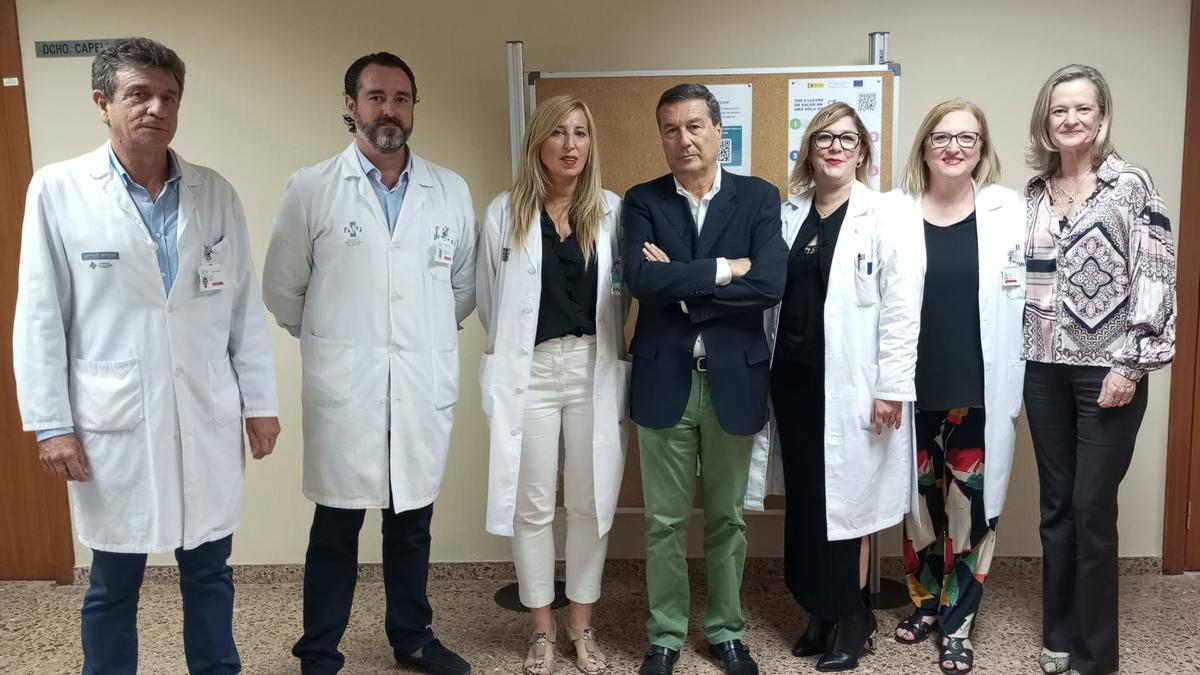 El conseller, con el equipo directivo del área de salud de Sagunt.