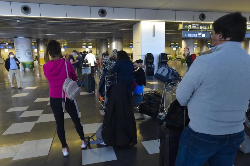 Salidas y llegadas desde el aeropuerto al comienzo de Semana Santa