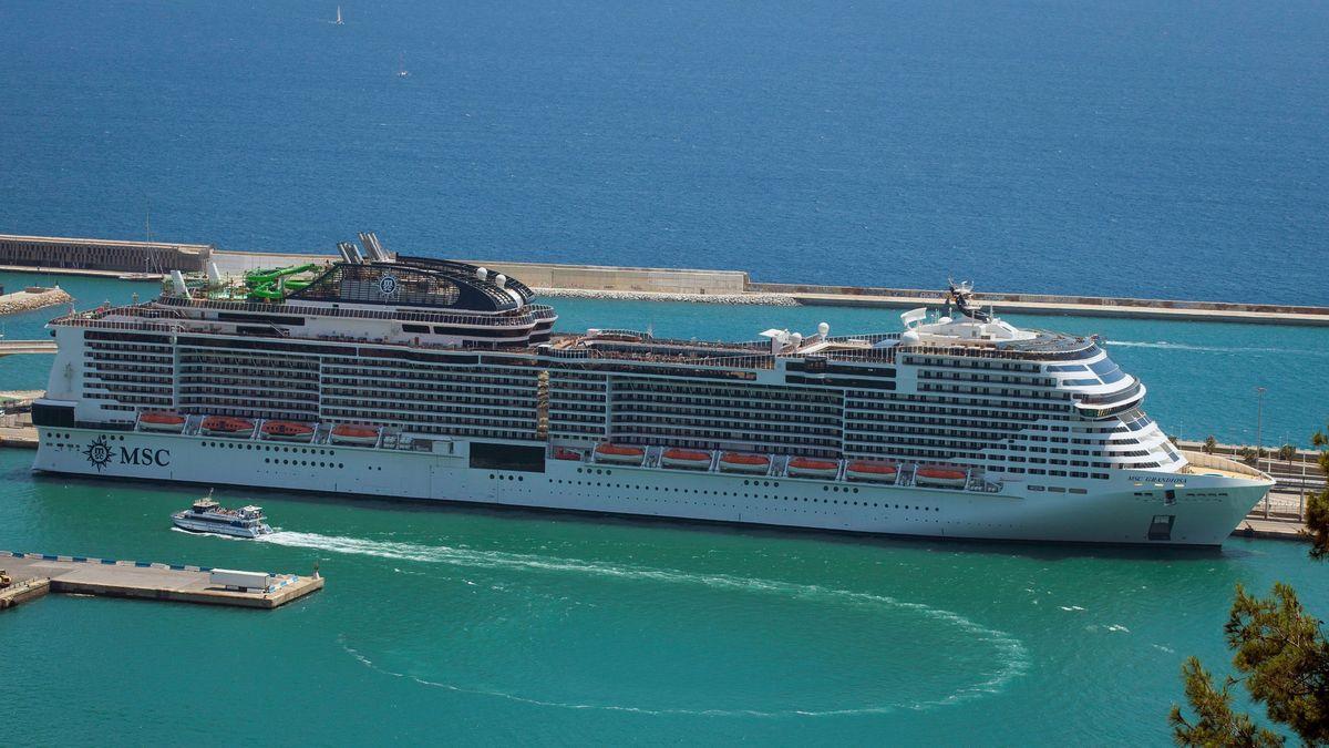 El crucero MSC Grandiosa atracado en Barcelona el pasado verano.