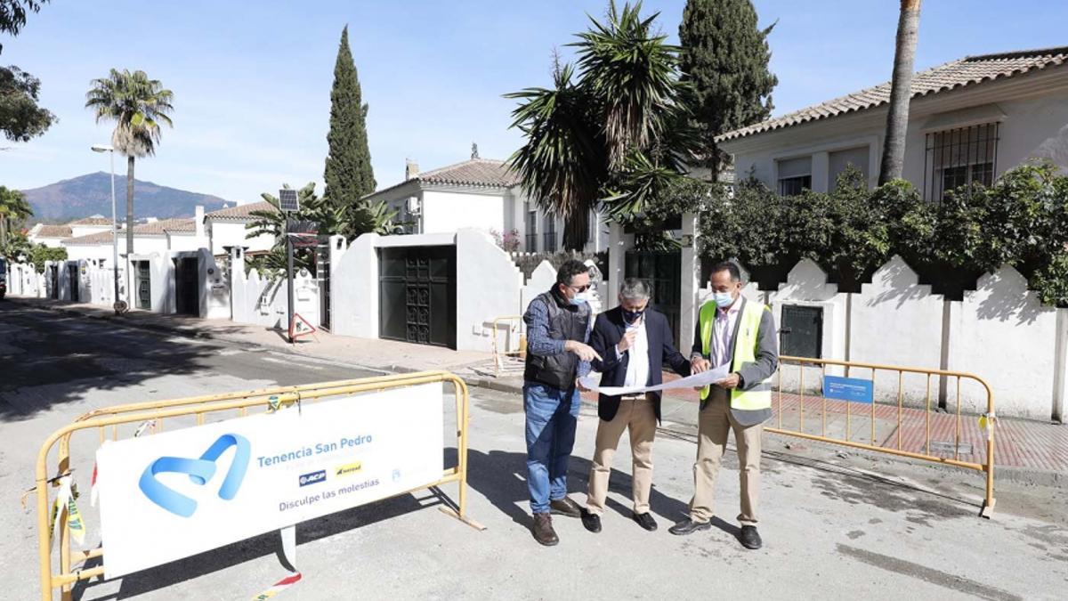 El Ayuntamiento de Marbelle acomete mejoras de movilidad en los caminos de Granadilla y Cortes.