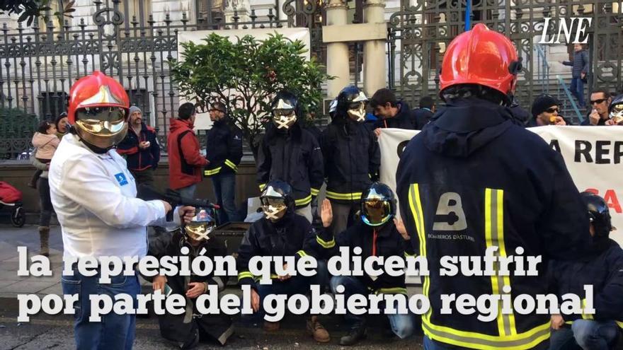 Bomberos de Asturias se concentran frente al Parlamento