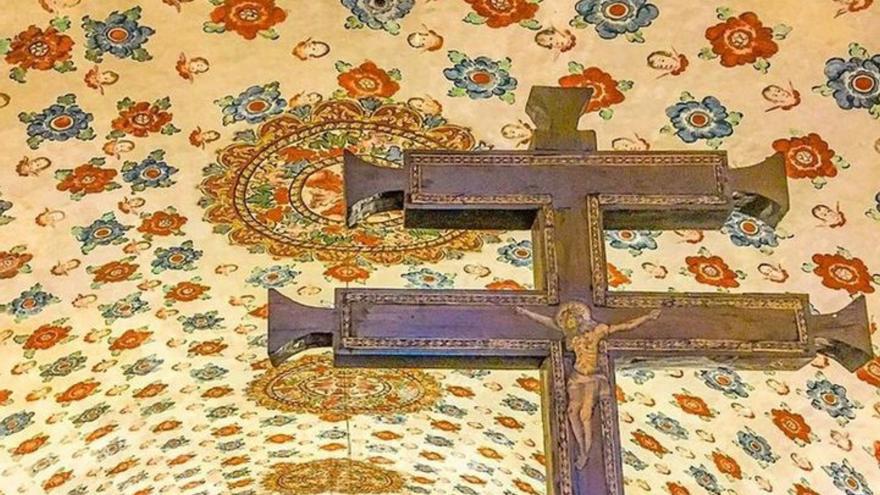 La Cruz de Caravaca: ¿objeto de culto o amuleto pagano? - La Opinión de  Murcia