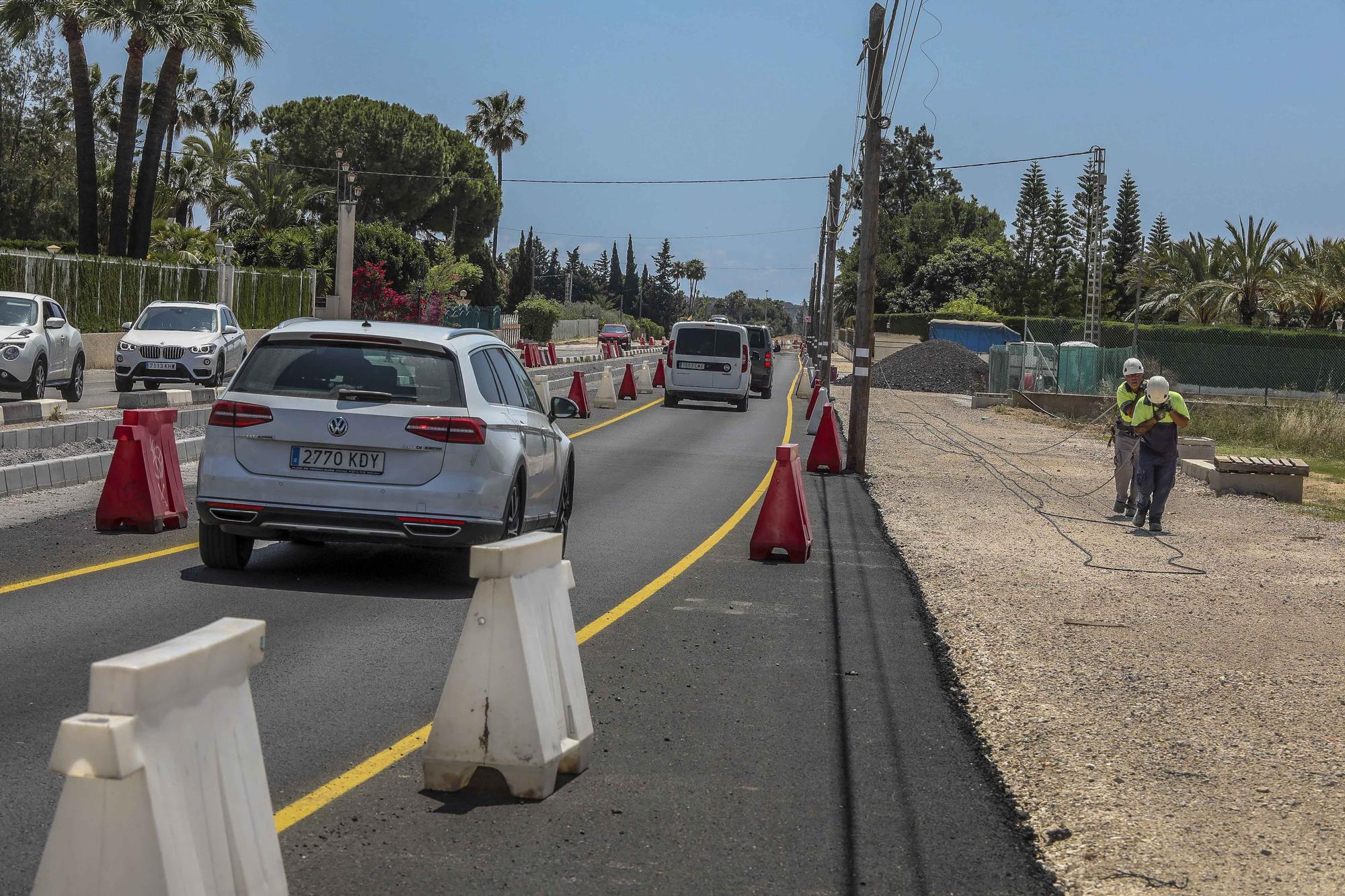 Las obras en el vial entre Elche y Santa Pola aceleran con la extension de la mediana y dos nuevas rotondas