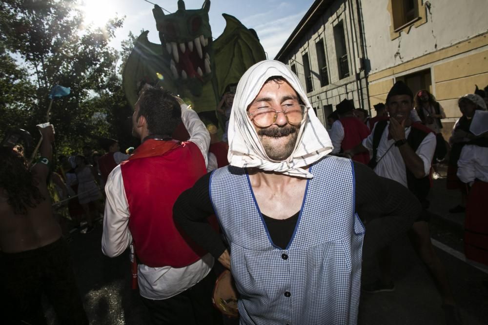 Descenso Folklórico del Nalón 2019: 40 carrozas y más de 4.000 personas