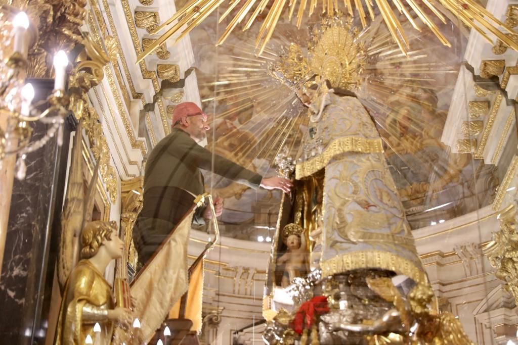 La visita a la Virgen concluye el fin de semana de exaltaciones falleras