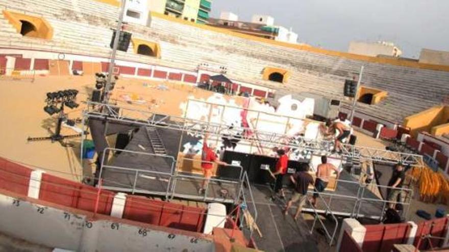 La plaza de toros acoge esta noche la elección  de las Falleras Mayores