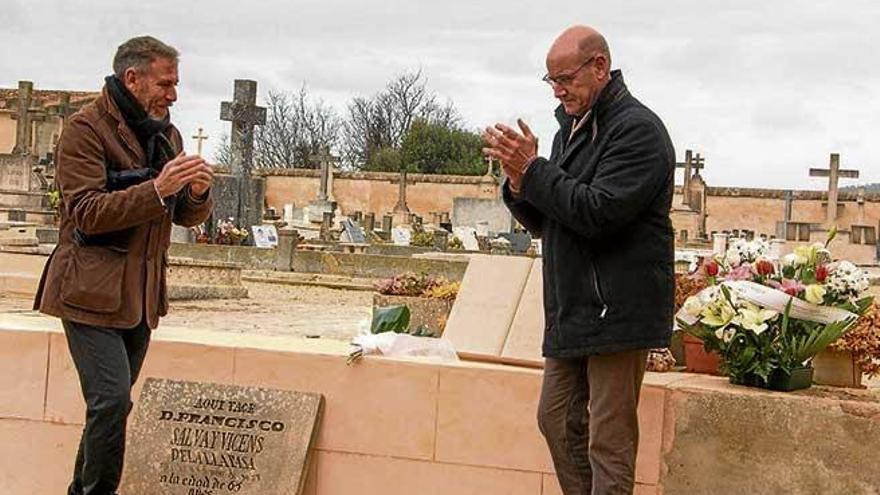 Descubrimiento de una lápida conmemorativa del 60 aniversario de la muerte de la Hija Ilustre.