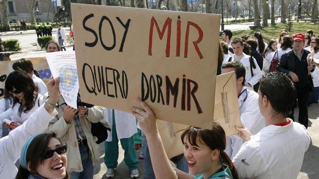 Sanitat proposa reduir als MIR les guàrdies de 24 hores a 17 i millorar la seva retribució.