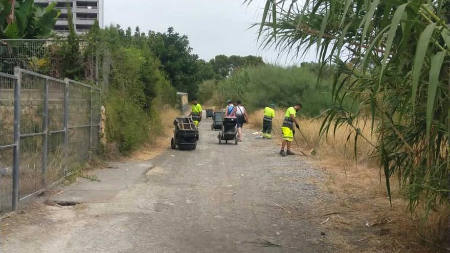 Benidorm limpia a fondo los tramos urbanos de los barrancos para prevenir posibles riadas este otoño