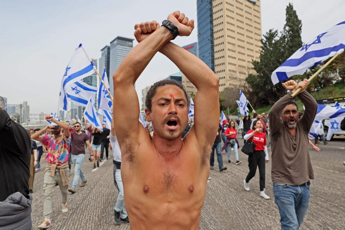 Manifestaciones en Tel Aviv contra las controvertidas reformas legales que promociona el gobierno de extrema derecha del país