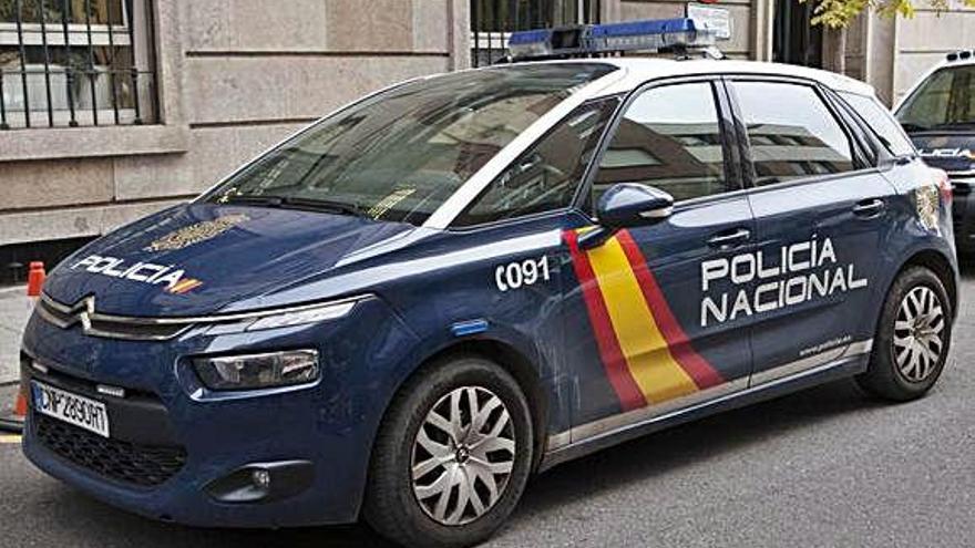 Imagen de archivo de un coche patrulla de la Policía Nacional.