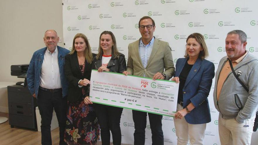 El PSOE entrega un donativo de 300 euros a la Asociación Española Contra el Cáncer