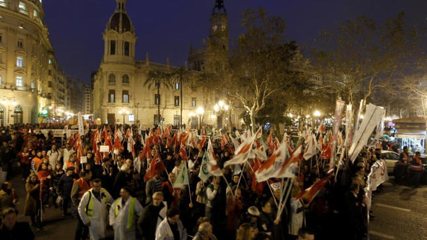 Los valencianos vuelven a tomar la calle contra los recortes