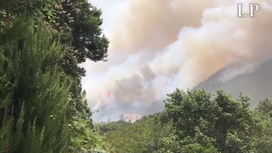 Las llamas del incndio de Los Realejos llegan a la zona de Las Llanadas