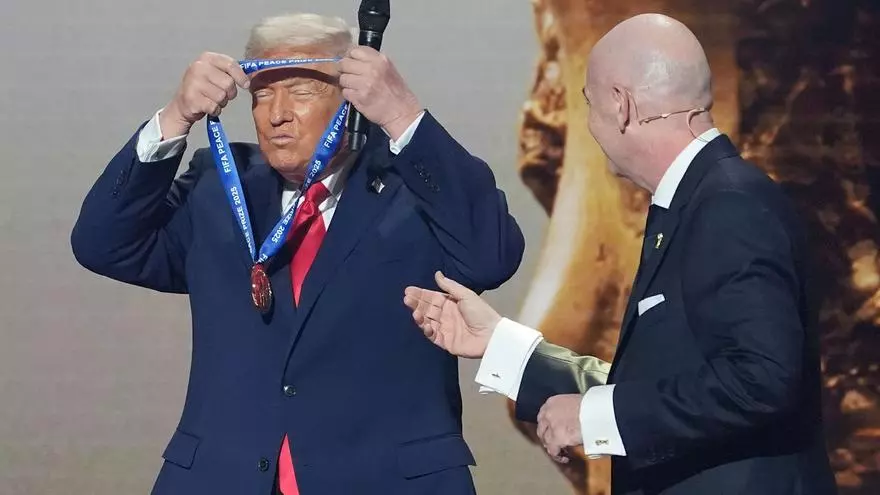 La FIFA inaugura el Premio a la Paz con Trump