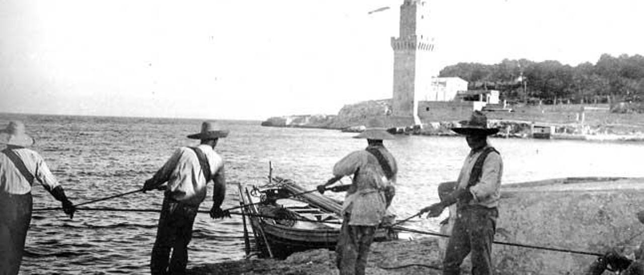 Marineros en Portopí. Arriba, portada del libro.