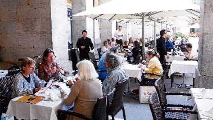 La plaça de la Independència de Girona és una de les zones amb més terrasses de la ciutat.