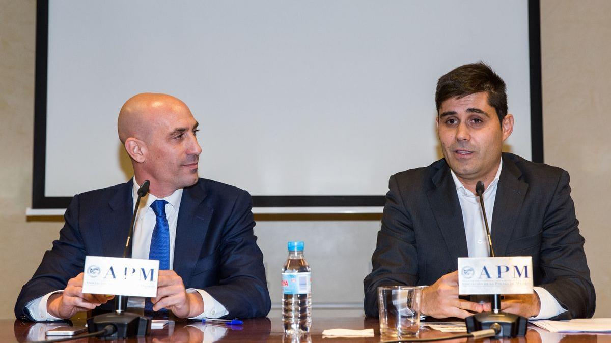 Luis Rubiales y David Aganzo durante un acto en 2017.